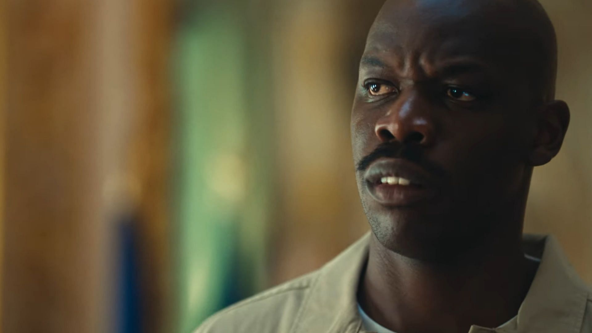 Stéphane must create a balance between his personal life and political ambitions (Image via Netflix)